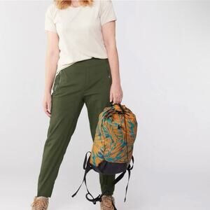 Athleta Trekkie North Jogger army green hiking pants ankle zippers zip sz 18